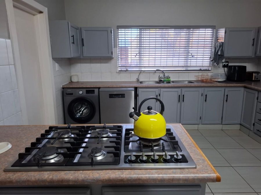 5 Bedroom Property for Sale in Langenhovenpark Free State